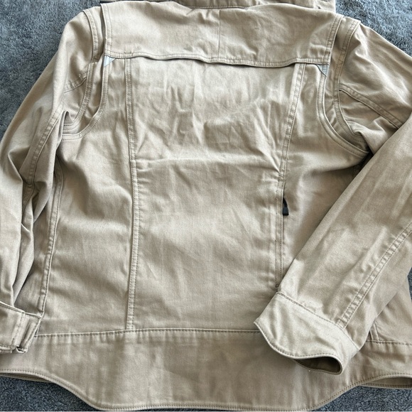 Levi's Tan Lightweight Shirt Jacket with Collared Neckline - Picture 5 of 8